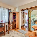 Holiday home 17 Mi To Santa Fe! North Side 'tiffany House'