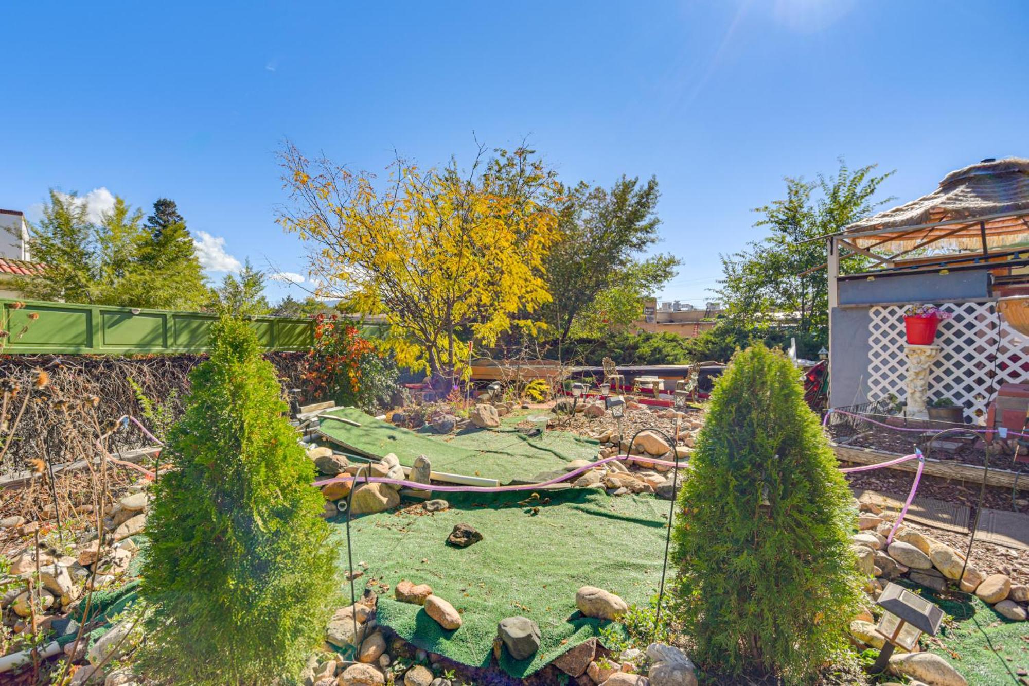 Holiday home 17 Mi To Santa Fe! North Side Tiffany House